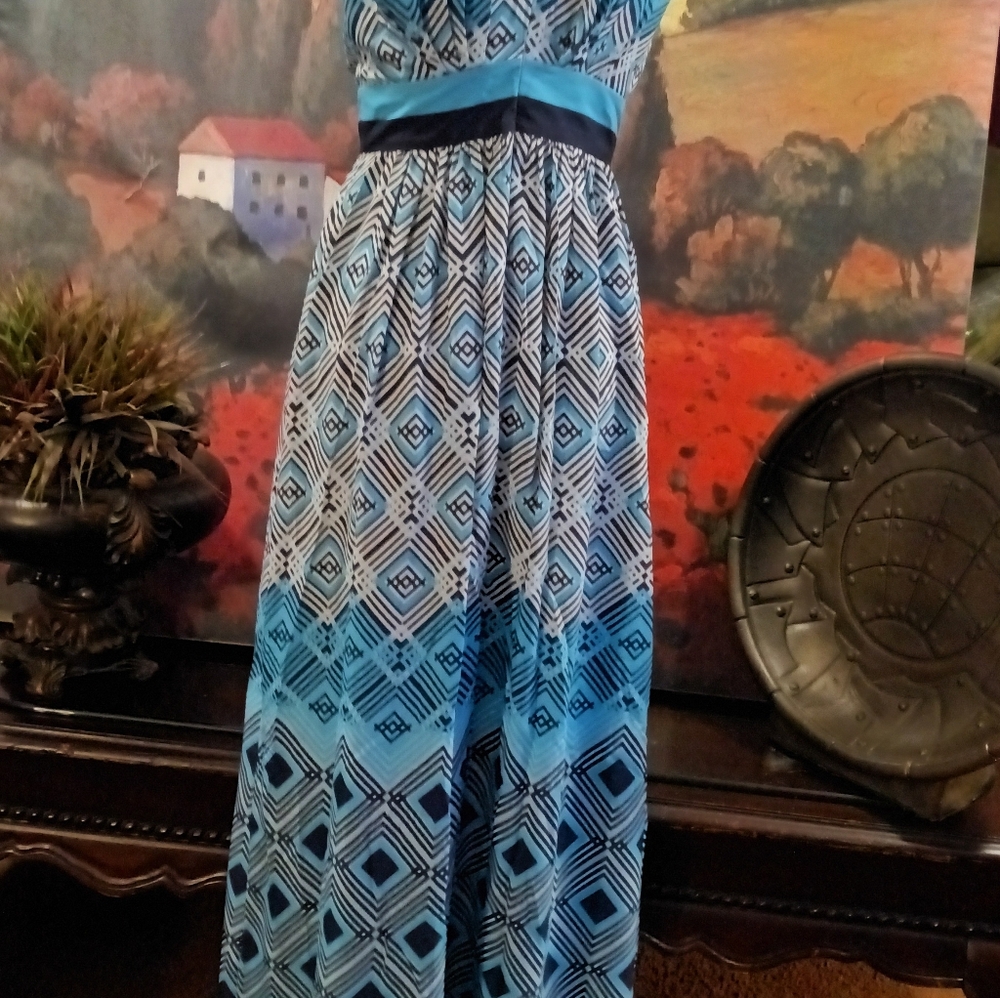 White House Black Market Midi - Picture 7 of 7